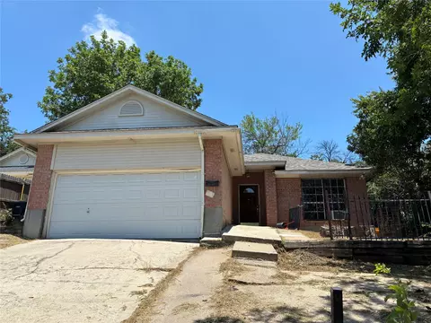 2716 18th St, Fort Worth, TX 76106