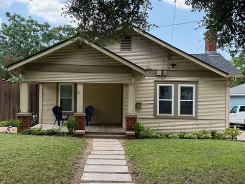 911 N Montclair Ave, Dallas, TX 75208