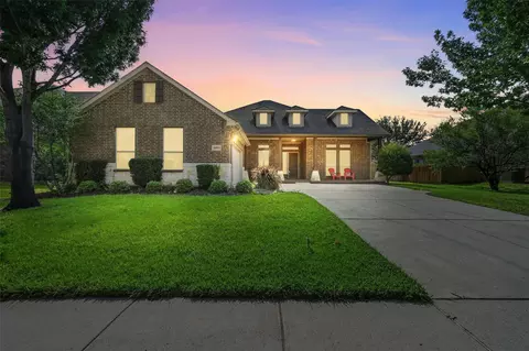 8003 Summerleaf Dr, Arlington, TX 76001