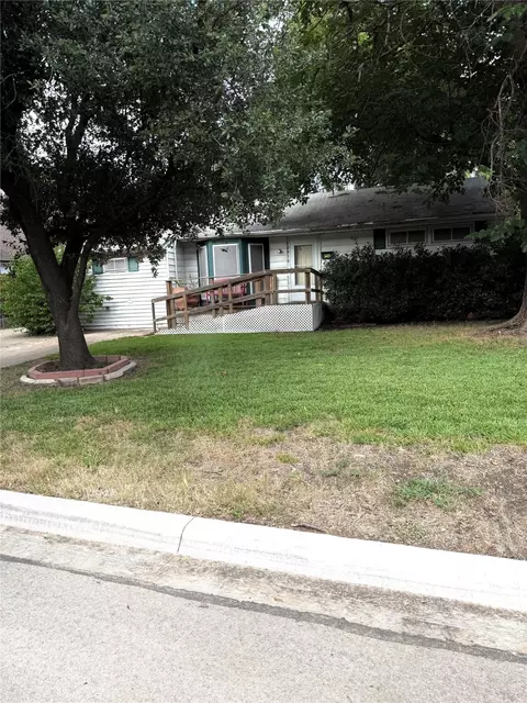 12810 Epps Field Rd, Farmers Branch, TX 75234