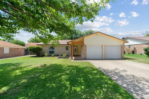 220 E Cunningham Ave, Crowley, TX 76036