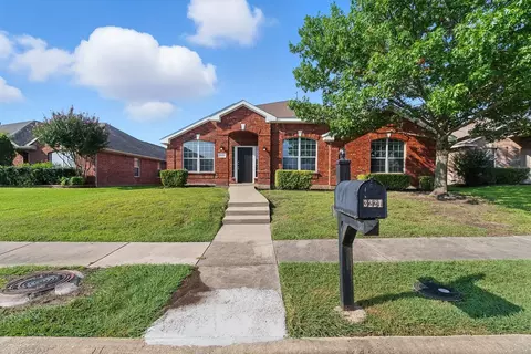 3221 Bent Oak Dr, Mesquite, TX 75181