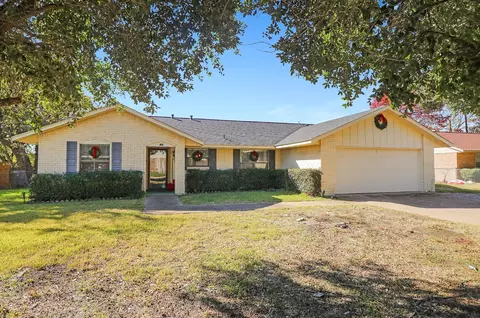130 Lumpkin Dr, Ennis, TX 75119