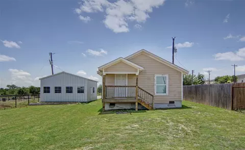 3285 Eagle Nest Dr, Azle, TX 76020