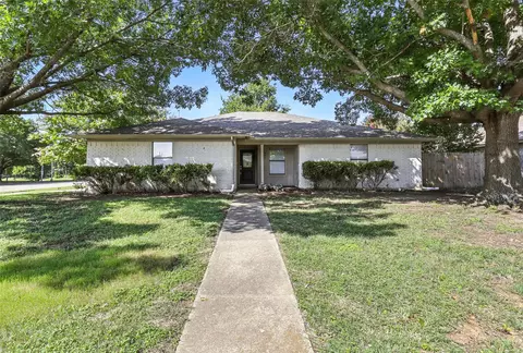 801 James Cir, Burleson, TX 76028