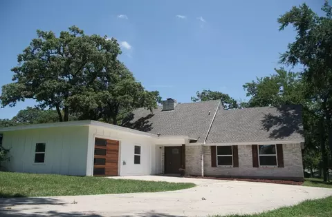 123 Modoc Trl, Gainesville, TX 76240