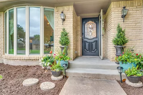 1529 Estates Way, Carrollton, TX 75006