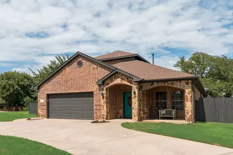 315 Navajo Trl, Lake Kiowa, TX 76240