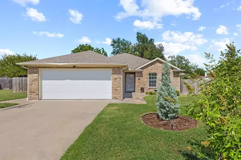106 Westwood Ct, Bonham, TX 75418