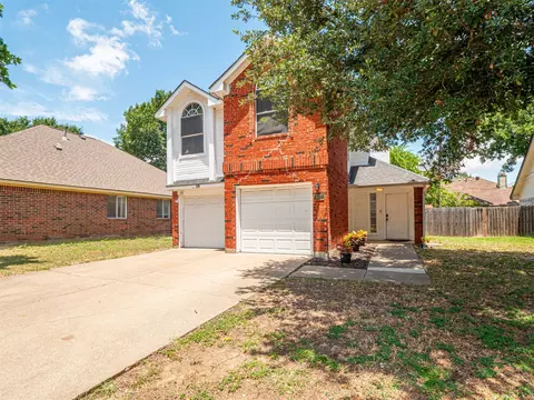 907 Freshwood Ct, Arlington, TX 76017