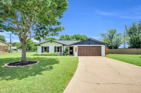 205 N Edgefield Rd, Waxahachie, TX 75165