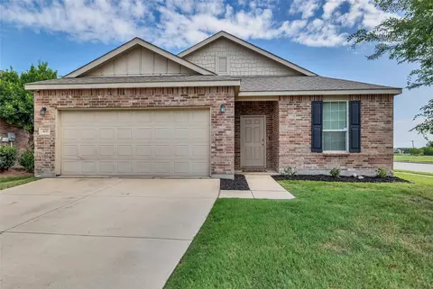 400 Sandy Creek Dr, Fort Worth, TX 76131