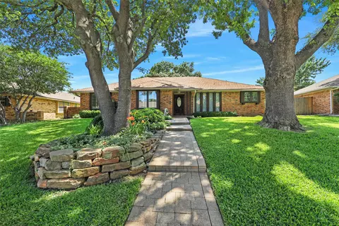 1904 Middle Glen Dr, Carrollton, TX 75007