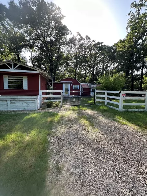 227 Cedar Trail Dr, Mabank, TX 75156