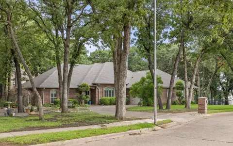 417 Schooner Dr, Azle, TX 76020