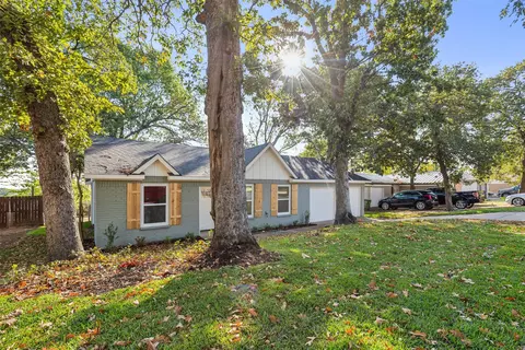 3709 French Wood Dr, Arlington, TX 76016