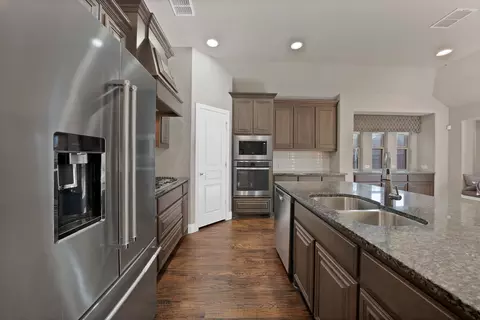 Kitchen - 910 Greenhurst, Euless, TX 76039 photo 2 of 3