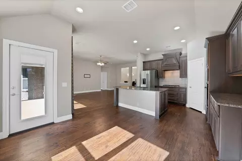 Entry Way - 910 Greenhurst, Euless, TX 76039 photo 4 of 7