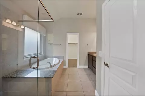 Bath - 910 Greenhurst, Euless, TX 76039 photo 2 of 2