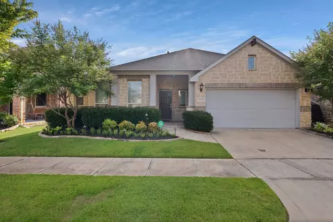 Exterior - 910 Greenhurst, Euless, TX 76039 photo 2 of 4