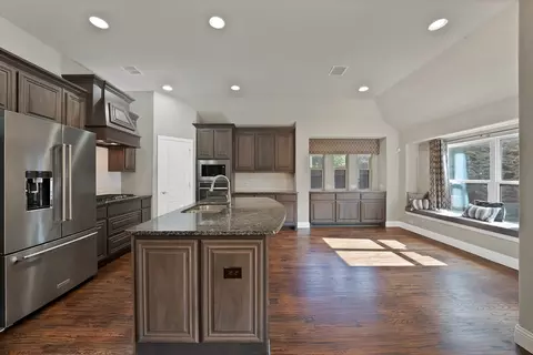 Kitchen - 910 Greenhurst, Euless, TX 76039 photo 3 of 3