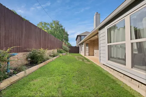 Exterior - 910 Greenhurst, Euless, TX 76039 photo 3 of 4