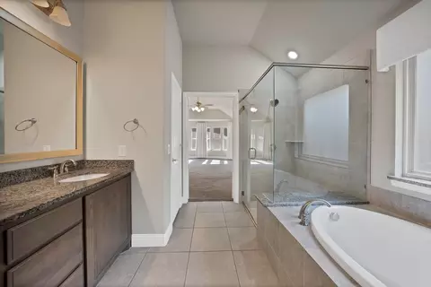 Entry Way - 910 Greenhurst, Euless, TX 76039 photo 6 of 7