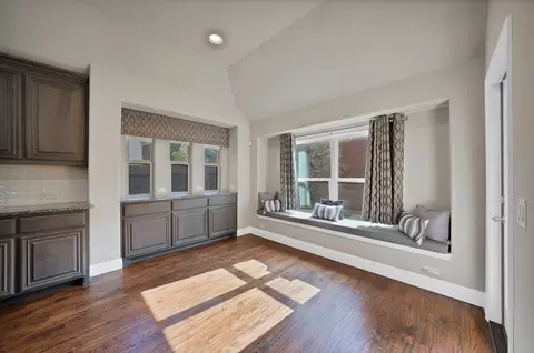 Entry Way - 910 Greenhurst, Euless, TX 76039 photo 5 of 7