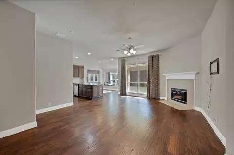 Living - 910 Greenhurst, Euless, TX 76039 photo 2 of 3