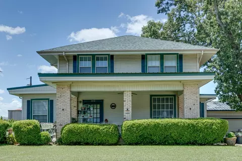 303 N 3rd St, Wills Point, TX 75169