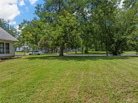 1425 N 6th St, Waco, TX 76707