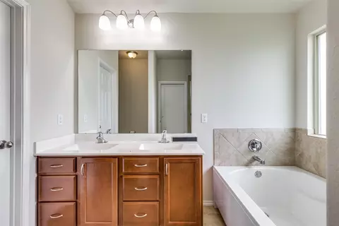 Bath - 2708 Samson Dr, Lorena, TX 76655 photo 3 of 3