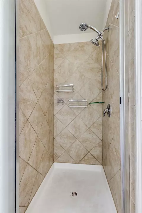 Bath - 2708 Samson Dr, Lorena, TX 76655 photo 2 of 3