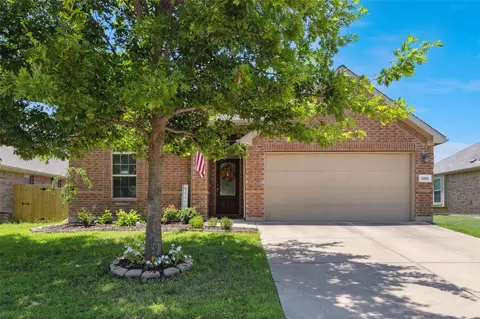 1305 Hearthstone Dr, Burleson, TX 76028