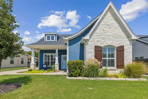 624 Joy Ct, Burleson, TX 76028