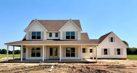 518 Grady Calvery Dr, West, TX 76691