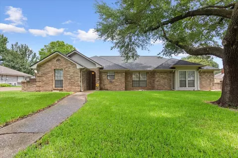 1215 Radisson Dr, Hewitt, TX 76643