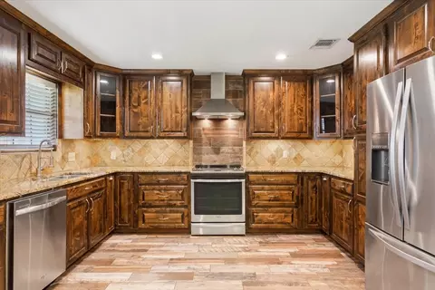 Kitchen - 1215 Radisson Dr, Hewitt, TX 76643 photo 2 of 3