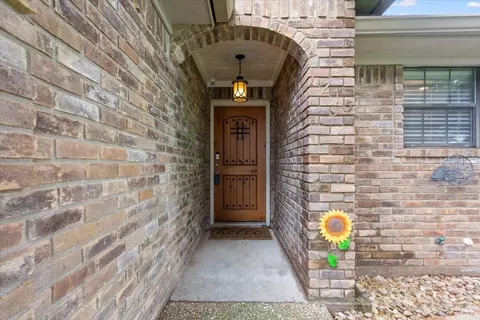 Entry Way - 1215 Radisson Dr, Hewitt, TX 76643 photo 1 of 2