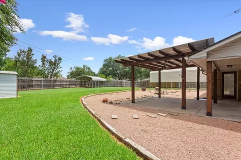 Exterior - 1215 Radisson Dr, Hewitt, TX 76643 photo 3 of 6