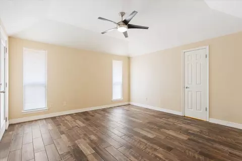 Living - 1215 Radisson Dr, Hewitt, TX 76643 photo 6 of 6