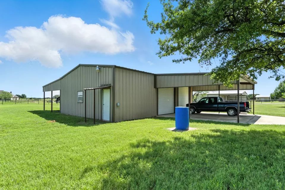 Exterior - 969 County Road 4371, Decatur, TX 76234 photo 6 of 7