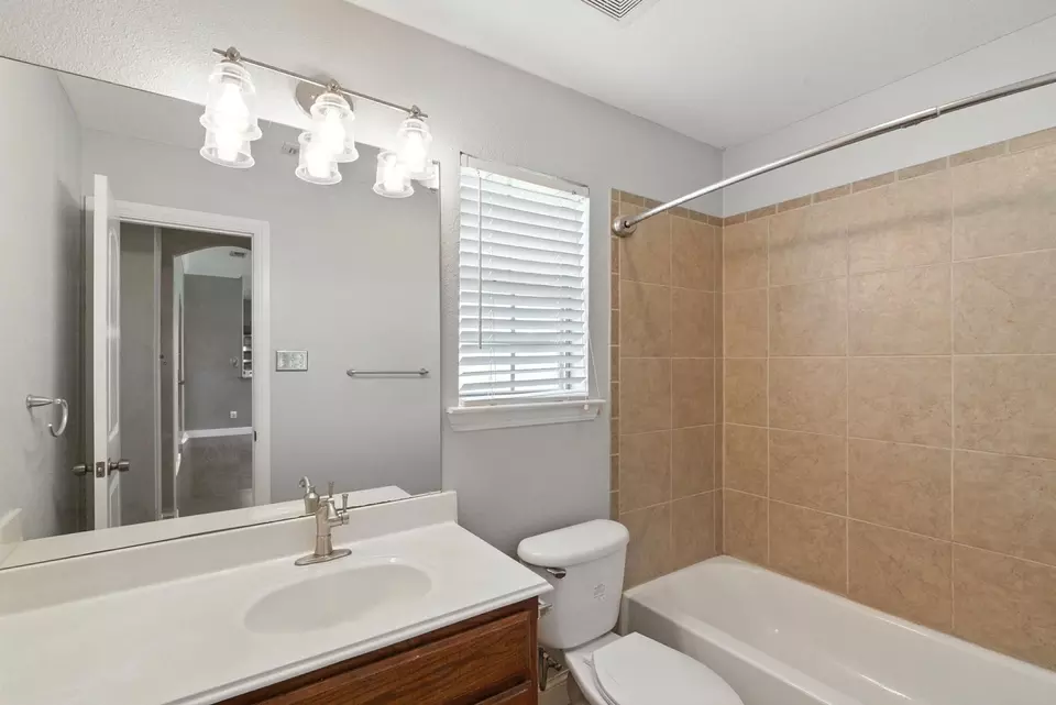 Bath - 969 County Road 4371, Decatur, TX 76234 photo 4 of 4