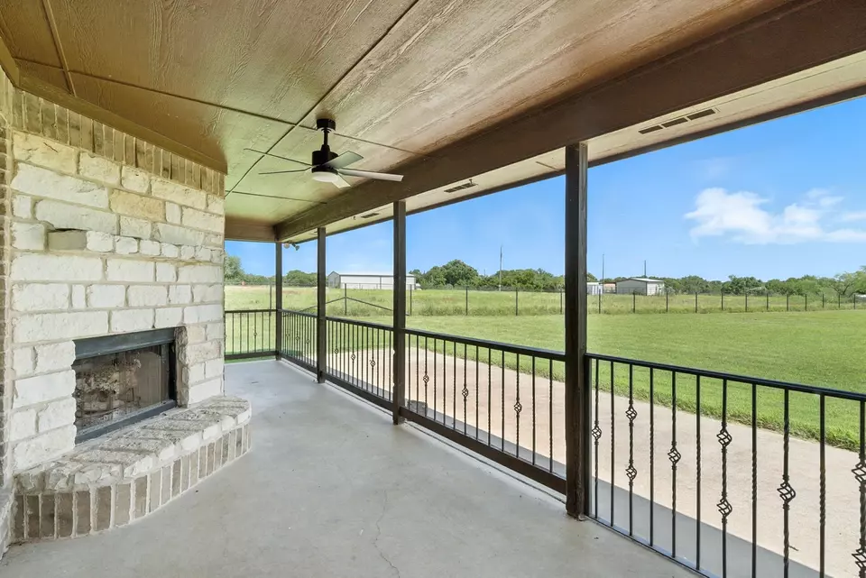 Exterior - 969 County Road 4371, Decatur, TX 76234 photo 5 of 7