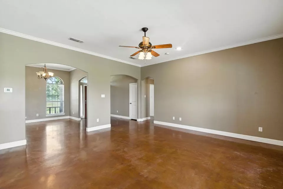 Living - 969 County Road 4371, Decatur, TX 76234 photo 2 of 4