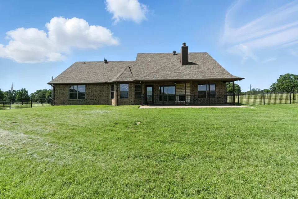 Exterior - 969 County Road 4371, Decatur, TX 76234 photo 4 of 7