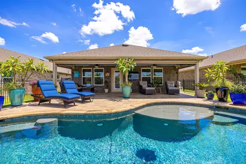 905 Rough Hollow Dr, Mckinney, TX 75071