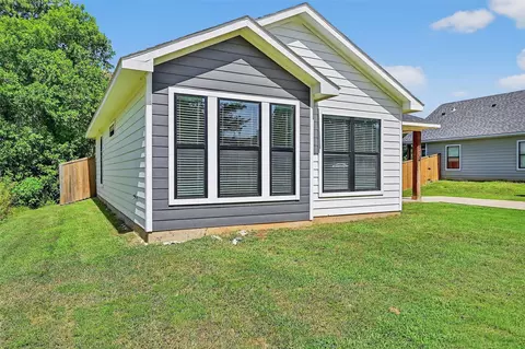 1513 S 7th Ave, Denison, TX 75021