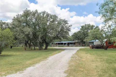 601 Country Oaks Ln, Brownwood, TX 76801