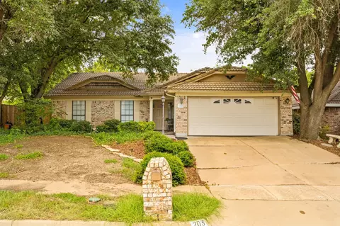 203 Juniper Dr, Arlington, TX 76018